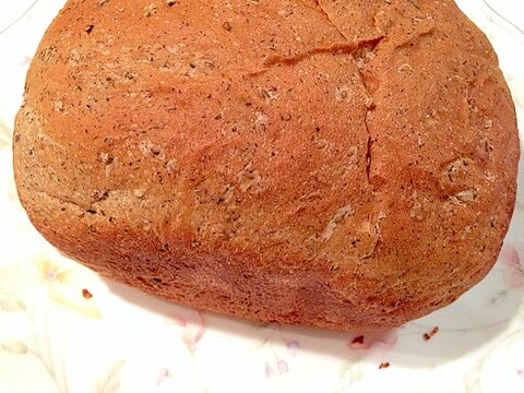 ヘルシーで美味しい！きな粉と黒ゴマのパン！！